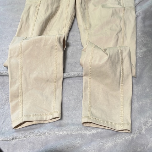 NWOT fabletics cream colored leggings - Picture 2 of 3
